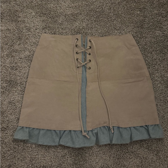 Outer Edge Dresses & Skirts - Vintage Leather Outer Edge Tan and Blue Ruffle Mini Skirt Size 7